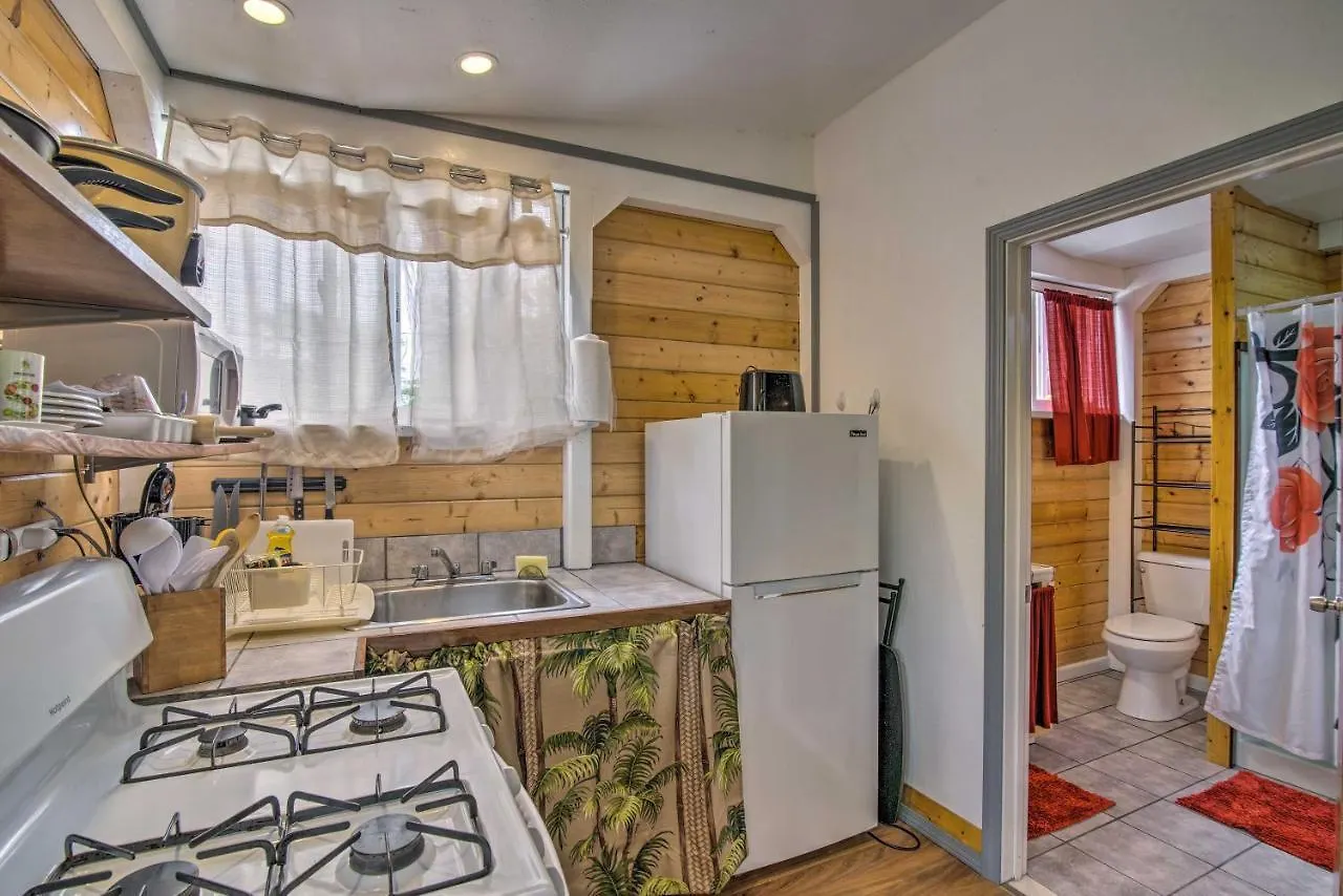 Apartment Cozy Pahoa Hideaway Near Black-Sand Beaches!