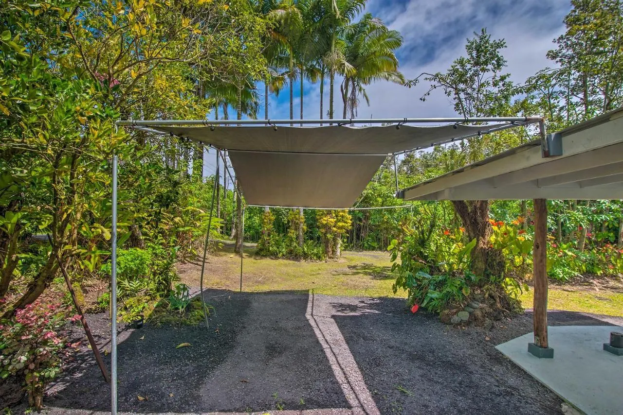 Apartment Cozy Pahoa Hideaway Near Black-Sand Beaches!