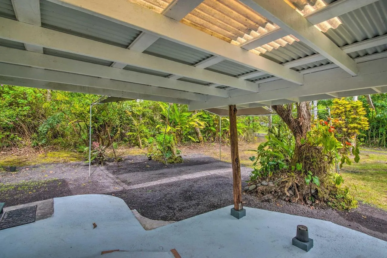 Cozy Pahoa Hideaway Near Black-Sand Beaches! 0*,